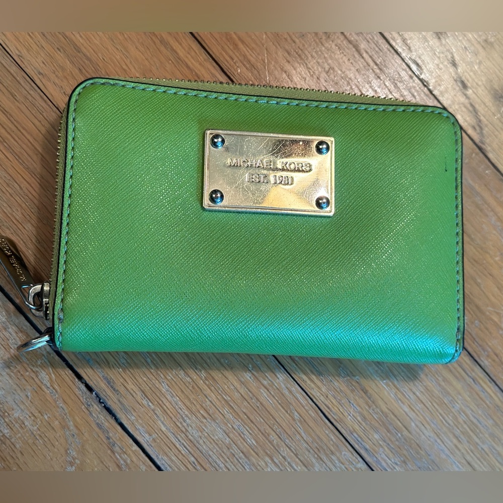 Michael Kors zip wallet